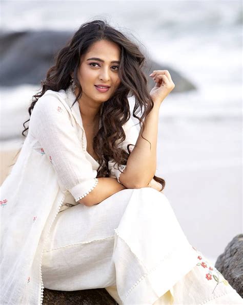 Bahubali star Anushka Shetty is winning hearts in white and this is the ...