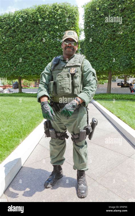 US Park Police SWAT officer in uniform - Washington, DC USA Stock Photo ...