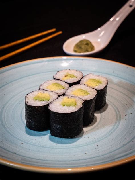 Maki Pi Ces Avocat Yuzu Hendaye Yuzu Sushi Bar Hendaye Yuzu