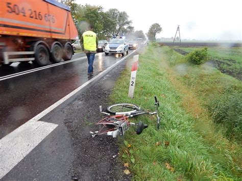 Śmiertelny wypadek w Leonowie Nie żyje rowerzystka zdjęcia Gazeta