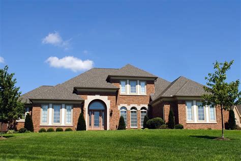 Hip Roofs: Pros, Cons, Installation Tips, Buying Guide