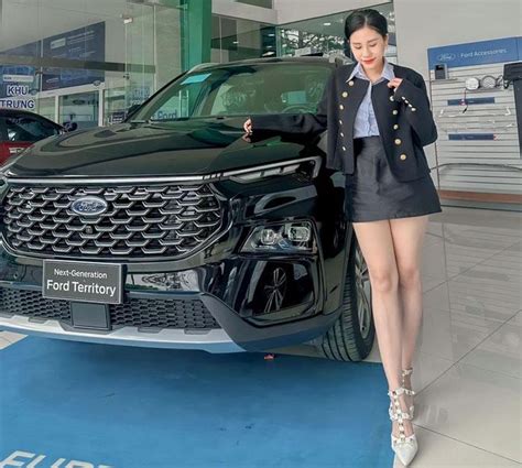 Hot Girl L T Khoe Nhan S C V N Ng I M B N Xe Ford T P Ch Doanh Nghi P Vi T Nam