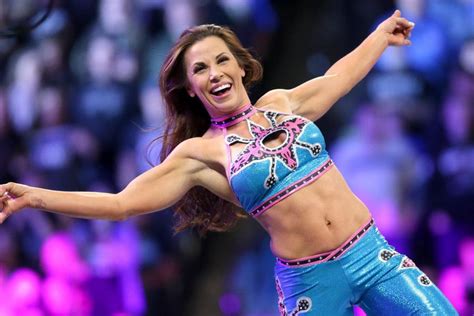 Mickie James revela que a storyline de Piggy James foi difícil de lidar