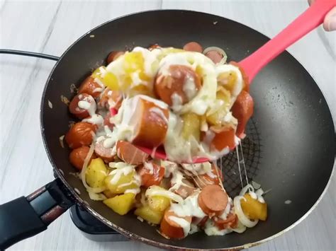 Tem salsicha e batata em casa Faça esse refogado receita super