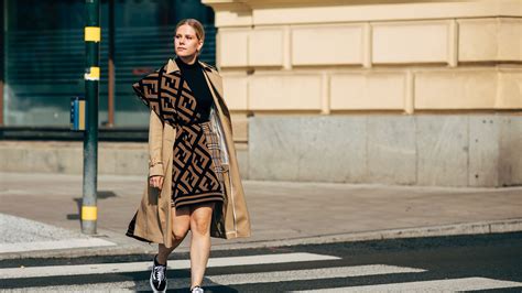 Nâng tầm phong cách công sở siêu tốc với bản phối màu nude ELLE