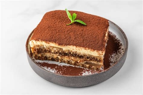 Tiramisu De Sobremesa Italiana Tradicional No Prato Por O De Bolo De