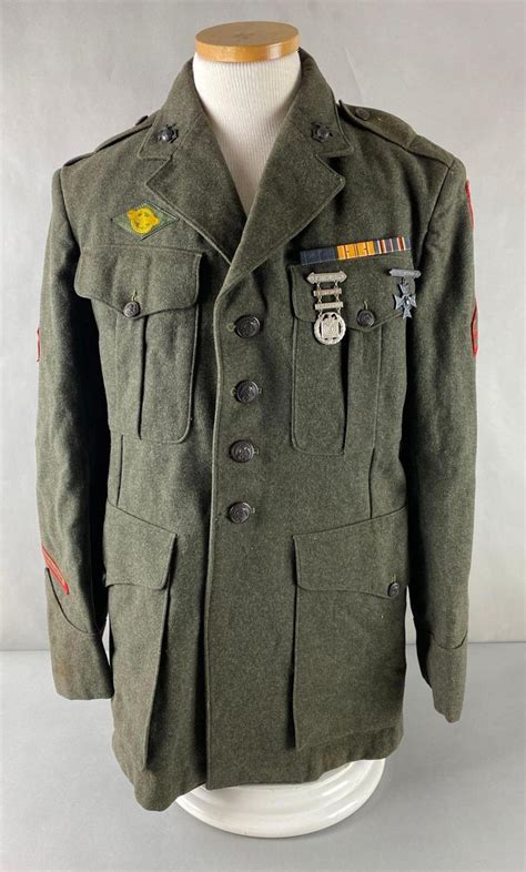 At Auction: Korean War US Marine Corps Formal Uniform w/ Medals