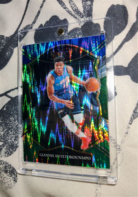 Giannis Antetokounmpo Select Concourse Blue Flash Prizm 49 R