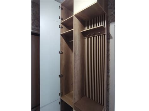 Прихожая с МДФ-фасадами и декоративными рейками Гринвич 3 от фабрики Стиль