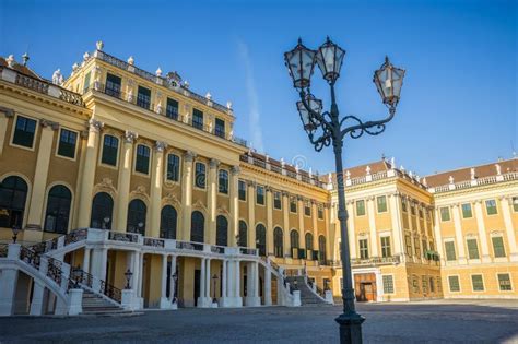 Schonbrunn Palace in Vienna, Austria Editorial Photo - Image of ...