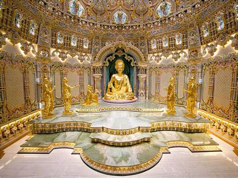 Akshardham is a beautiful temple near Yamuna River in Delhi.. | Hindu ...