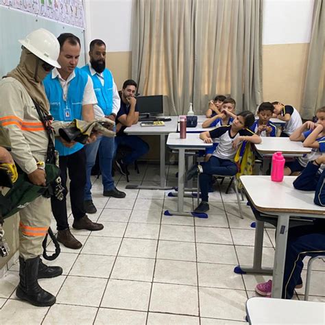 Equipes da Energisa vão às escolas para falar dos riscos de acidentes e