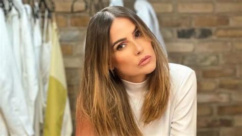 Deborah Secco Aos 44 Anos Aparece Completamente Nua Em Foto Exibindo