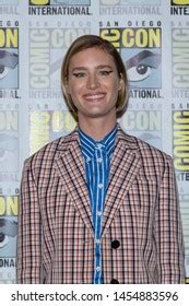 Mackenzie Davis Grace Attends 2019 Comiccon Stock Photo 1454883596 ...