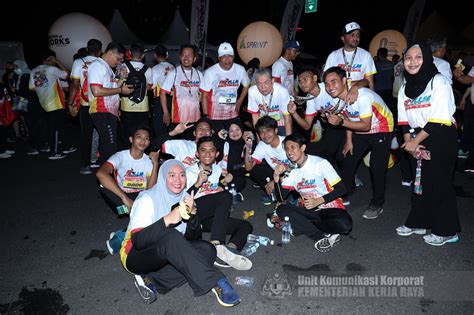 Acara Larian Anak Sarawak As Llm Dash Penchala Link Tunnel Night Run