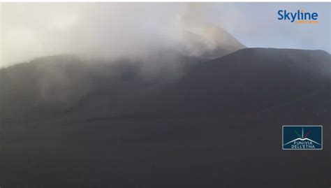 Etna Fontana Di Lava E Cenere Sui Paesi Etnei