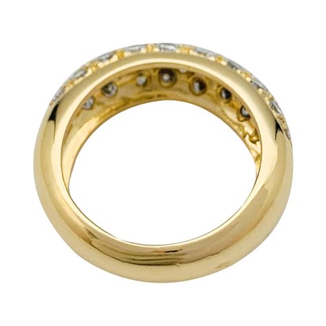 Bague jonc en or jaune 750 000 pavée de petits diamants Poids brut 8