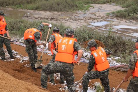 武警官兵紧急固堤迎战卡努台风 新华网客户端