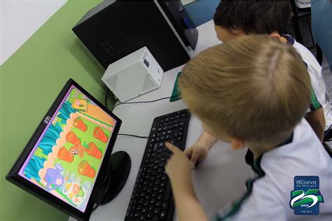 Aula De Informática Infantil 4 Colégio Prudente De Moraes