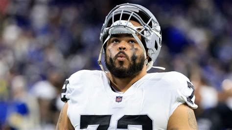 Raiders Re Sign Jermaine Eluemunor Cut Five Others Nbc Sports