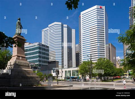 Montreal Tree Sculpture Hi Res Stock Photography And Images Alamy