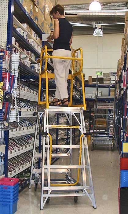 How To Choose The Right Industrial Ladders To Use In Your Warehouse