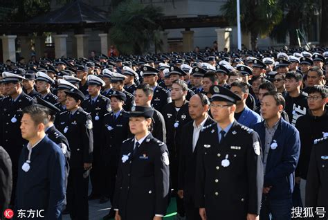 合肥44岁民警张雪松壮烈牺牲，上千人挥泪送行英雄 搜狐大视野 搜狐新闻