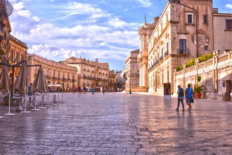 Ortigia Piazza Centrale Juzaphoto