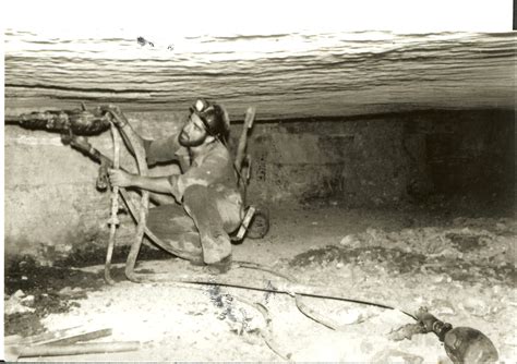 Mining for Blue Asbestos, Wittenoom, Western Australia. Tight space ...