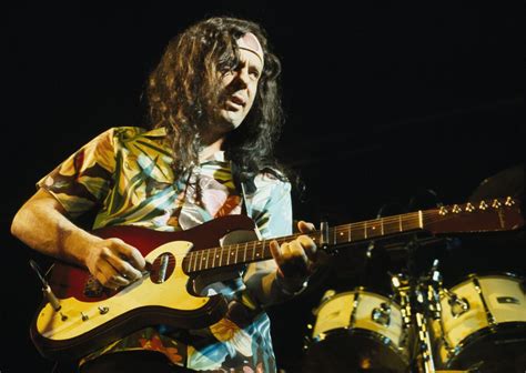 David Lindley Guitarist With Jackson Browne Dies At 78 Los Angeles