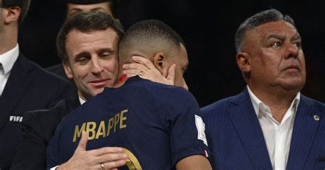 Coupe du monde Emmanuel Macron fustigé pour cette séquence presque