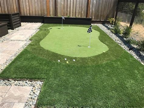 30 Small Backyard Putting Green Ideas That Make You Envious