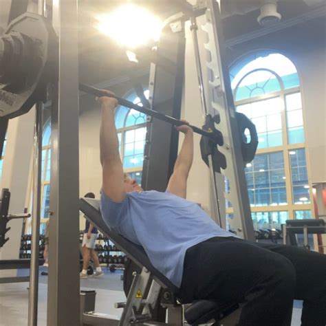 smith machine incline bench press proper form technique guide