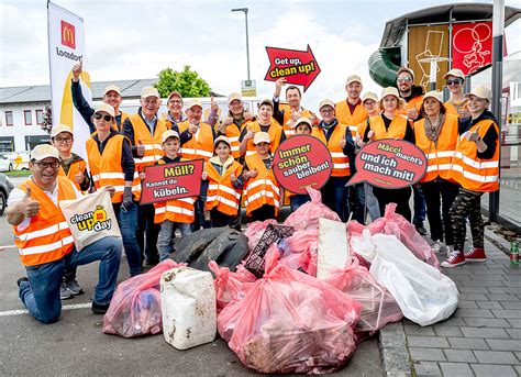 1 McDonalds Cleanup Day Mehr als zwei Tonnen Müll UMWELT JOURNAL