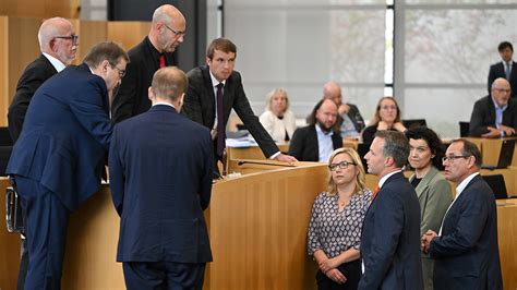 Kommentare Nach Eklat im Thüringer Landtag Rufe nach AfD