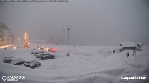 Nevicate Copiose In Toscana Paesi Isolati Dalla Neve E Senza