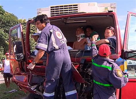 Engavetamento Deixa Passageiros Feridos E Congestiona Br