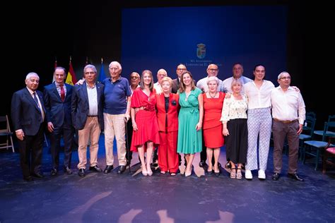 El Ayuntamiento De San Lorenzo De El Escorial Entrega Los Honores Y