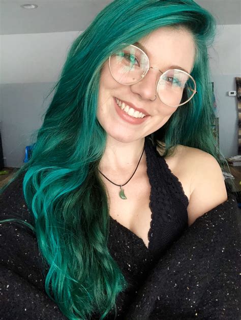 Green Hair Styles You Can Rock Right Now Kaynuli