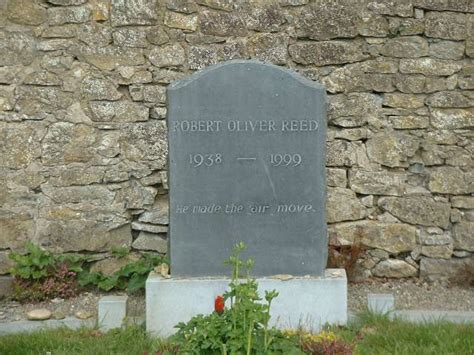 Oliver Reed Find A Grave Memorial Oliver Reed Grave