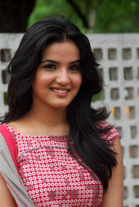 Cine Face South Indian Hottest Actress Jasmine Hot Exclusive Photo Gallery