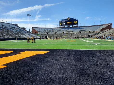 Pin by Omar Sofradzija on stadiums | Iowa hawkeye football, Football ...