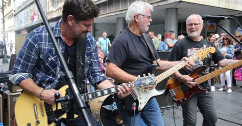 ekskluzivno na telegrafrs pogledajte koncert iznenadenja yu grupe