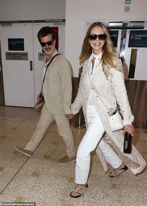 No Jet Lag Here Supermodel Elle Macpherson Turns Sydney Airport