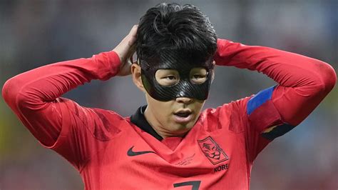 Tak Hanya Son Heung Min Para Pesepak Bola Ini Juga Pakai Topeng Di