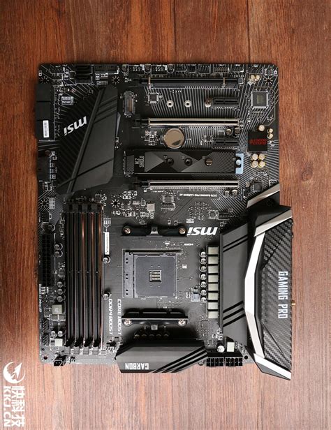 微星X470 GAMING PRO CARBON AC开箱图赏冰霜铠甲抢眼 微星 X470 GAMING PRO CARBON AC 开箱