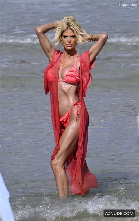 Victoria Silvstedt Sexy Spotted Posing Her Sizzling Bikini Body During A Beach Photoshoot In