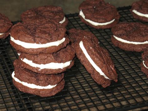 a piece of cake . . .: Homemade Oreos