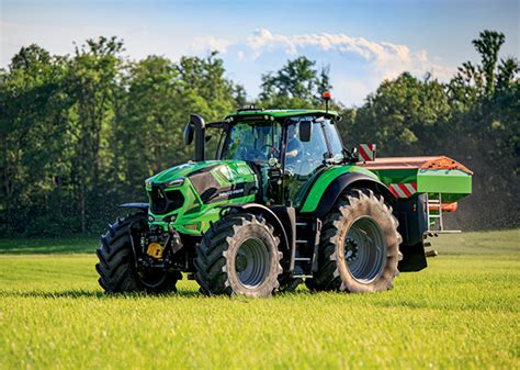 Nowy ciągnik Deutz Fahr 8280 TTV 287 KM i technologie high tech