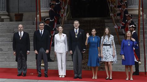 Vestido De La Reina Letizia En La Jura De La Princesa Leonor Un